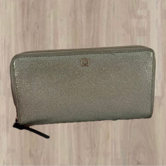 Kate Spade Zip Wallet - Picture 1 of 7